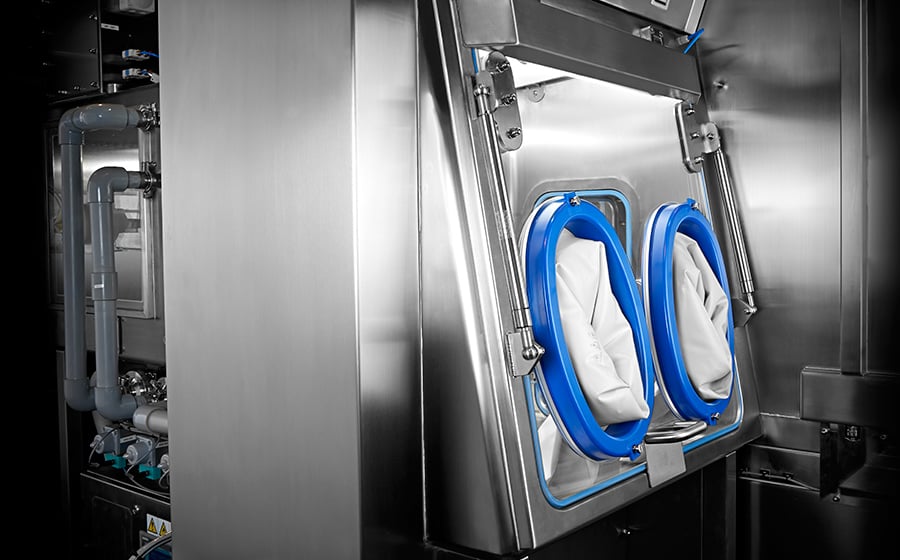 Containment door with inflatable seal
